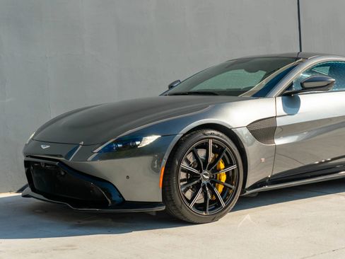 Used 2019 Aston Martin V8 Vantage Coupe image 17