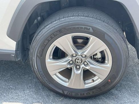 Used 2025 Toyota RAV4 XLE AWD/4WD image 11