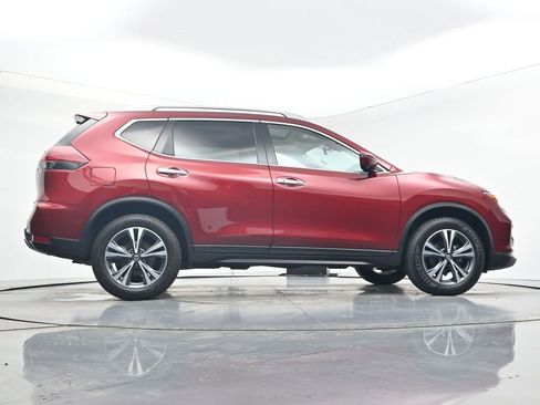 Used 2019 Nissan Rogue SV w/ Sun & Sound Touring Package image 31