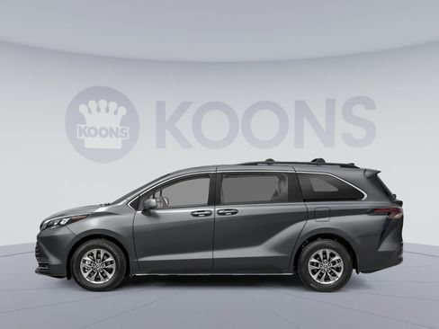 New 2026 Toyota Sienna LE image 4