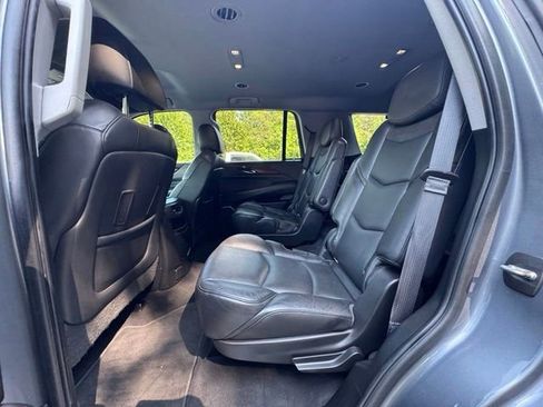 Used 2019 Cadillac Escalade 2WD image 18