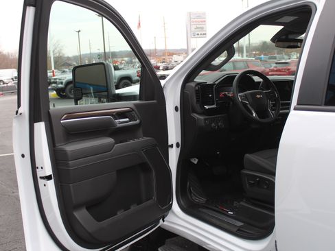 New 2026 Chevrolet Silverado 3500 LT w/ Convenience Package image 8