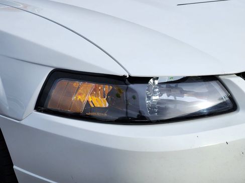 Used 2004 Ford Mustang Convertible image 12