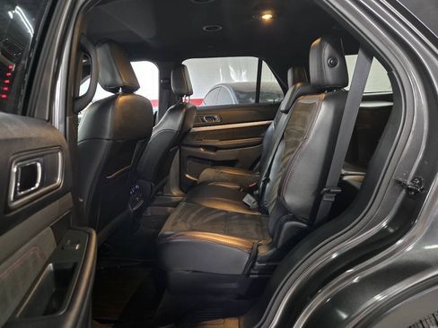 Used 2018 Ford Explorer XLT w/ Equipment Group 202A FWD image 20
