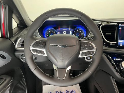 New 2026 Chrysler Pacifica Limited image 15