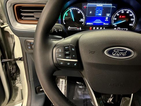 Used 2024 Ford Maverick Lariat FWD image 12