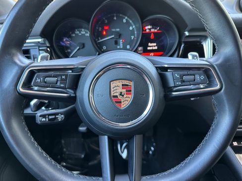 Used 2023 Porsche Macan AWD/4WD image 11