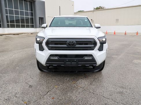 Certified 2025 Toyota Tacoma SR5 AWD/4WD image 3