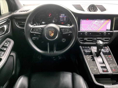 Used 2025 Porsche Macan image 16