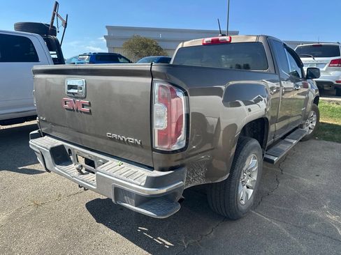 Used 2016 GMC Canyon SLE RWD image 3