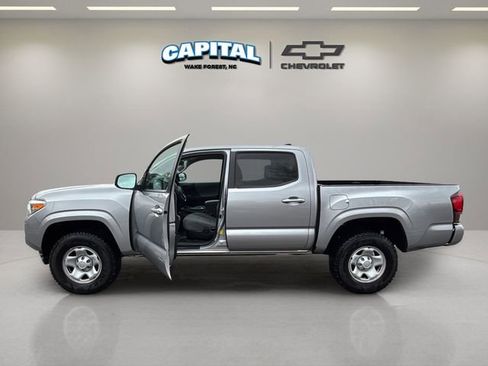 Used 2019 Toyota Tacoma SR image 12