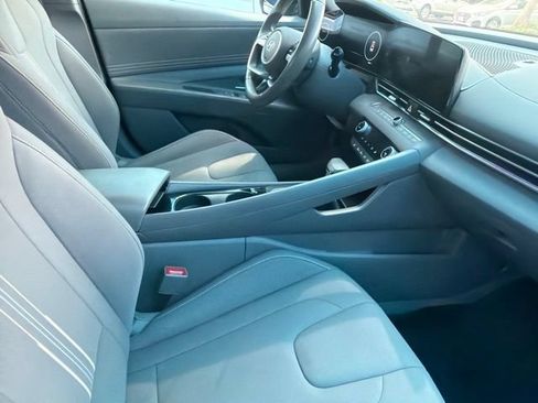 Used 2024 Hyundai Elantra SEL w/ Convenience Package FWD image 10