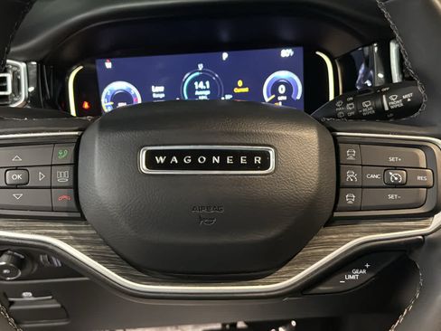 Used 2022 Jeep Wagoneer Series III w/ Rear Seat Video Group 1 AWD/4WD image 12