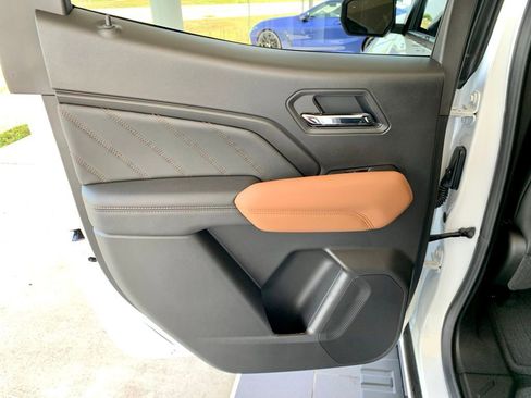 Used 2026 GMC Canyon AT4 w/ Technology Plus Package AWD/4WD image 18