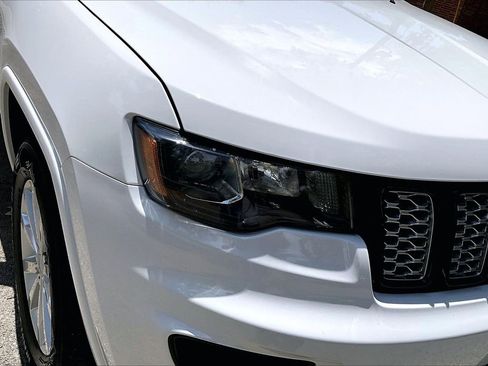 Used 2019 Jeep Grand Cherokee Altitude AWD/4WD image 32