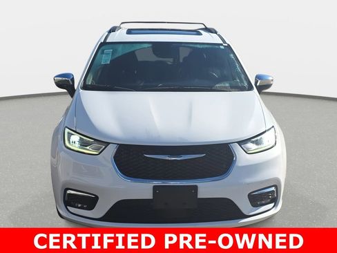 Used 2023 Chrysler Pacifica Limited image 2