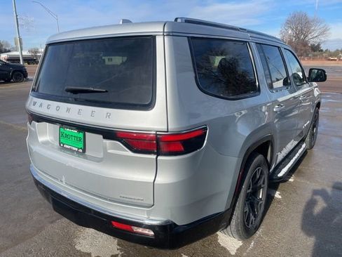 Used 2023 Jeep Wagoneer Series III w/ Rear Seat Video Group 1 image 3