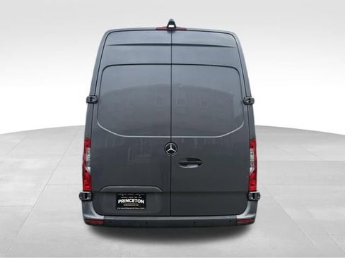Used 2022 Mercedes-Benz Sprinter 4500 w/ Parking Package image 6