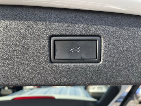 Used 2024 Volkswagen Tiguan Wolfsburg Edition image 35