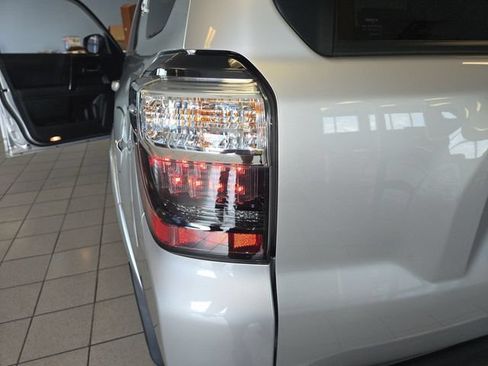 Used 2023 Toyota 4Runner TRD Off-Road Premium w/ Moonroof Package AWD/4WD image 30