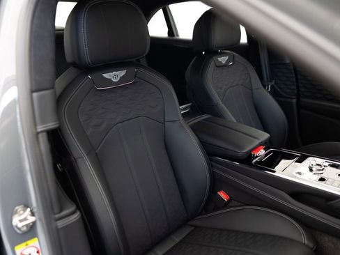 Used 2025 Bentley Flying Spur Plug-In Hybrid image 8