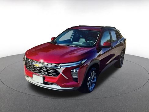 Used 2025 Chevrolet Trax LT w/ LT Convenience Package image 8