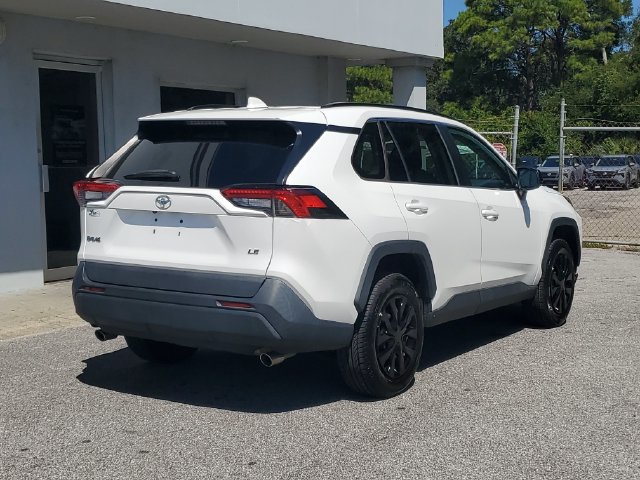Used 2021 Toyota RAV4 LE FWD image 7