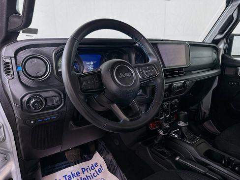 Used 2024 Jeep Wrangler Unlimited Rubicon 4xe AWD/4WD image 9