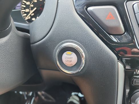 Used 2020 Nissan Pathfinder SV FWD image 18