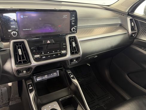 Certified 2022 Kia Sorento EX w/ Panoramic Sunroof Package image 7