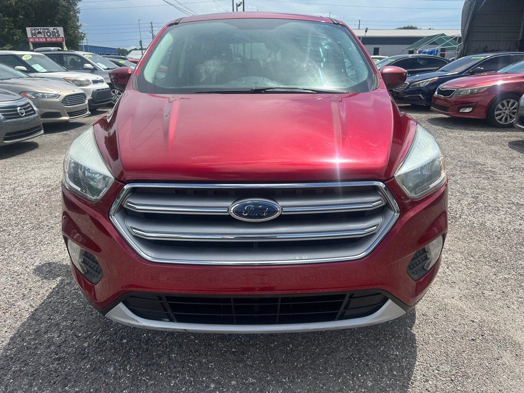 Used 2017 Ford Escape SE FWD image 2
