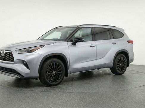 Used 2025 Toyota Highlander XSE image 3