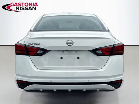 Used 2025 Nissan Altima 2.5 SV FWD image 7