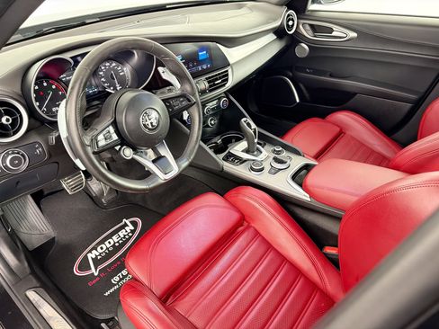 Used 2023 Alfa Romeo Giulia Veloce AWD/4WD image 15