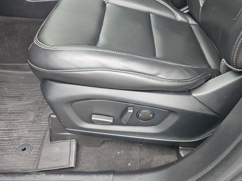 Used 2022 Ford Explorer XLT w/ Equipment Group 202A image 14