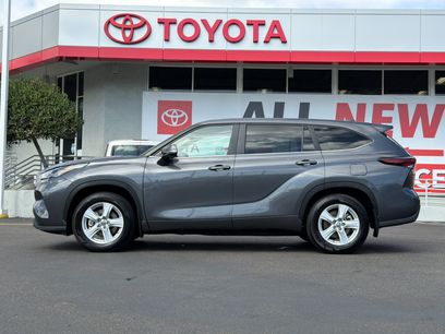 Used 2025 Toyota Highlander LE