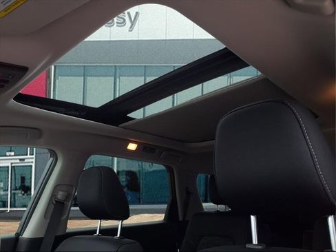 New 2025 Nissan Pathfinder SV image 16