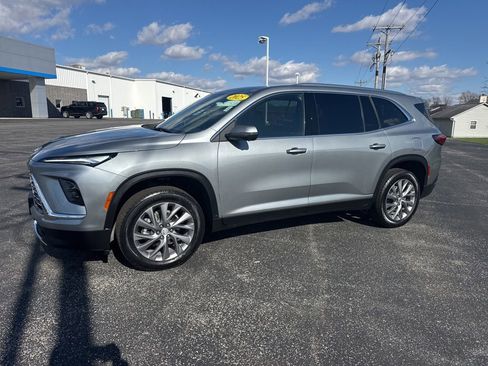 Used 2025 Buick Enclave Preferred image 4