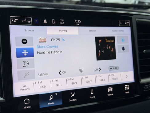Used 2023 Chrysler Pacifica Touring-L FWD image 26
