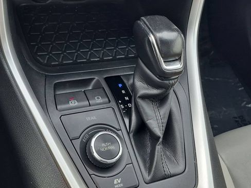 Used 2022 Toyota RAV4 XLE Premium AWD/4WD image 16