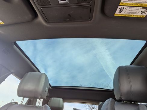 Used 2020 Land Rover Range Rover Evoque SE image 13