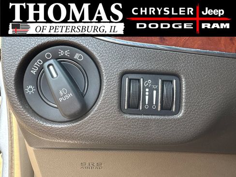Used 2013 Chrysler Town & Country Touring FWD image 12