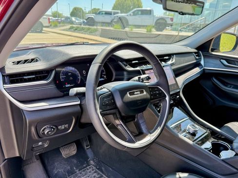 Used 2023 Jeep Grand Cherokee L Limited w/ Luxury Tech Group II AWD/4WD image 9