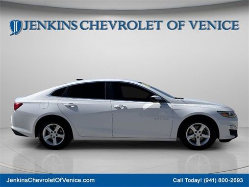 Used 2021 Chevrolet Malibu LS image 3