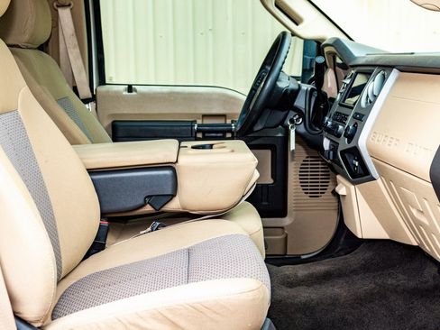 Used 2014 Ford F250 XLT w/ XLT Interior Package image 22