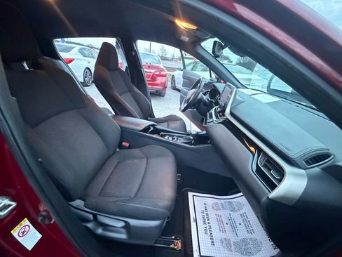 Used 2019 Toyota C-HR XLE FWD image 10