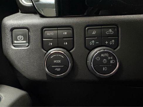 Used 2022 Chevrolet Silverado 1500 High Country w/ High Country Premium Package AWD/4WD image 26
