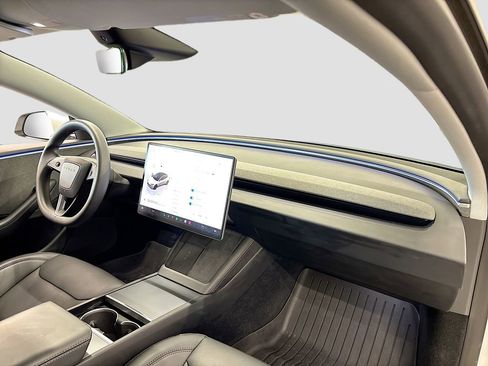 Used 2024 Tesla Model 3 Standard Range image 13