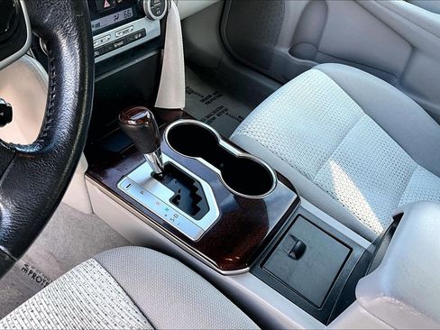 Used 2012 Toyota Camry XLE image 16