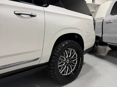 Used 2023 GMC Yukon XL Denali Ultimate image 11